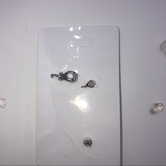 💕Silver ear cuff with stud earring - Picture 2 of 2